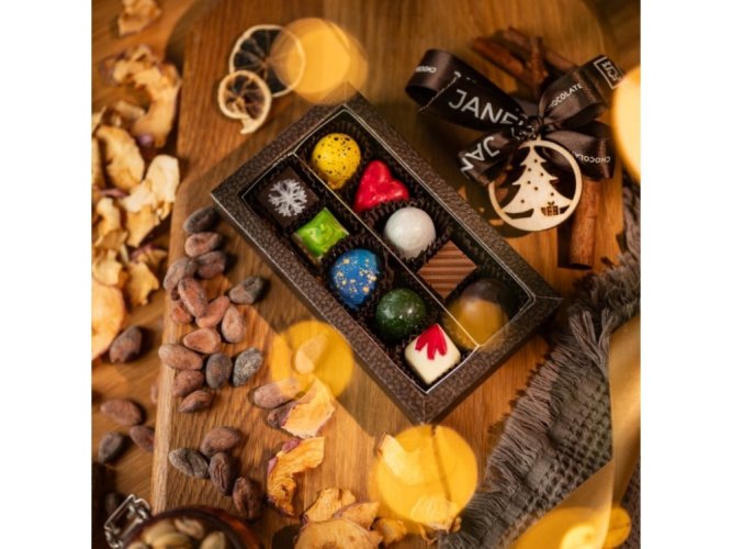Janek Vánoční krabička s pralinkami a lanýži –⁠⁠⁠⁠⁠⁠ 10 ks
